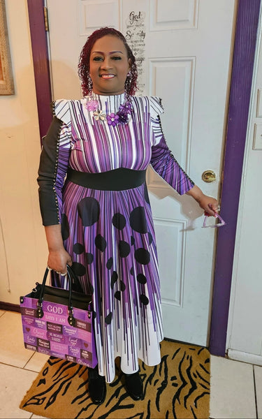Love the Queen 17568 – Diva's Den Fashion, LLC